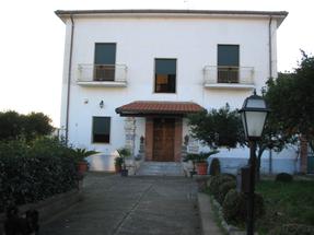 Villa su due livelli in falciano del massico in Vendita