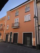 Fabbricato in piazza umberto I in Vendita