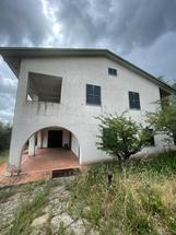 Villa immersa nel verde nel Comune di Perugia in Vendita