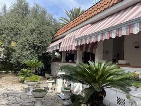 Villa di mq. 380 circa con 1000 mq. di giardino in Vendita