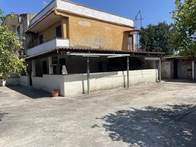 Fabbricato con due unità abitative indipendenti in Vendita