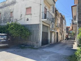 Fabbricato da ristrutturare in Viale Margherita in Vendita