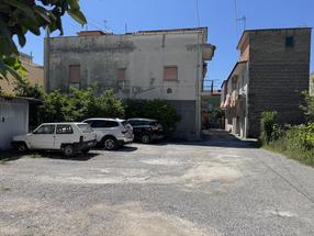 Fabbricato da ristrutturare in Viale Margherita in Vendita