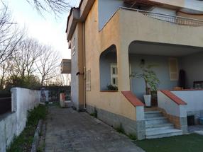 Villetta bifamiliare in località Baia Verde in Vendita