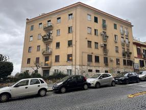 Ampio appartamento nel suggestivo contesto del Comune di Napoli in Vendita