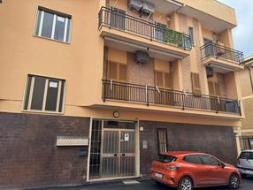 Ampio e luminoso appartamento a pochissimi metri dal mare in Vendita