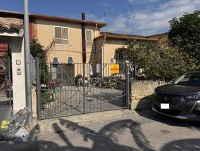 Villetta in Via Strambone su due livelli in Vendita